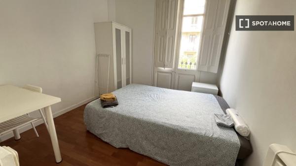 Habitación en piso compartido en barcelona.