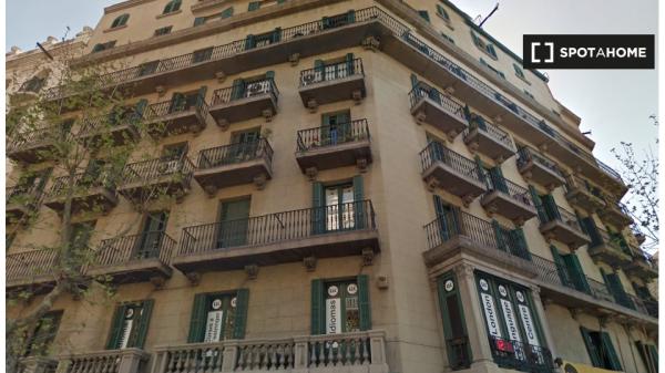 Habitación en piso compartido en barcelona.