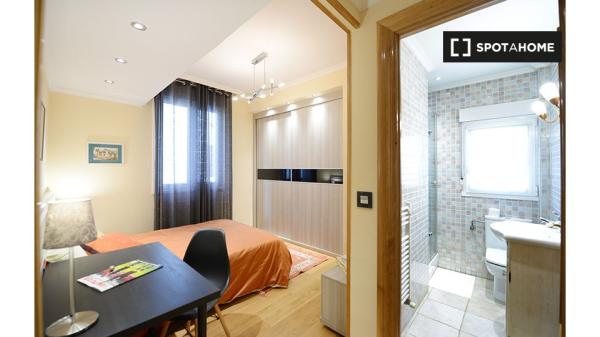 Se alquila habitación en piso de 4 dormitorios en Santutxu, Bilbao