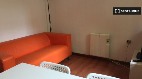 Habitación luminosa en piso compartido en Gracia, Barcelona