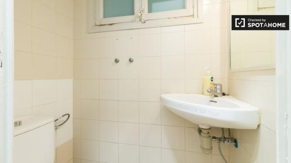 Zimmer zu vermieten in 8-Zimmer-Wohnung in Barcelona