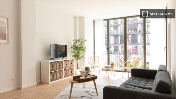 Moderno apartamento amueblado y equipado a un paso del metro en Poblenou