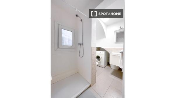 Chambre à louer dans un appartement de 6 chambres à El Raval, Barcelone