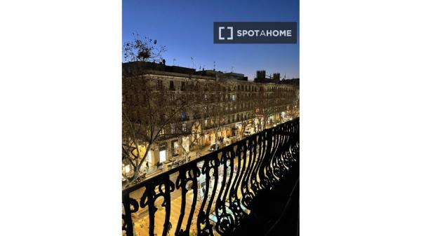 Chambre à louer dans un appartement de 6 chambres à El Raval, Barcelone