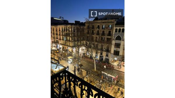 Chambre à louer dans un appartement de 6 chambres à El Raval, Barcelone