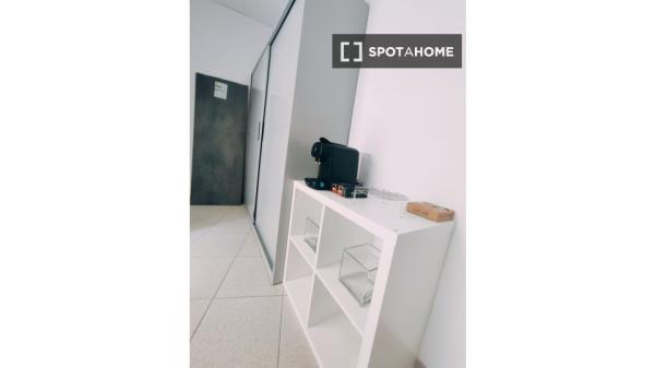 Room for rent in shared apartment in Barcelona