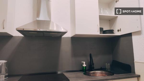 Se alquila habitación en piso compartido en Barcelona