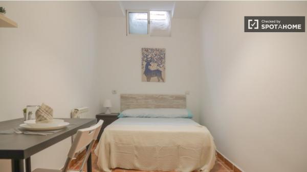 Chambre à louer dans un appartement de 7 chambres à Madrid