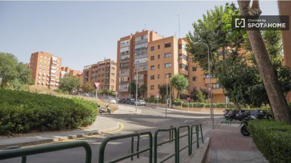 Chambre à louer dans un appartement de 7 chambres à Madrid