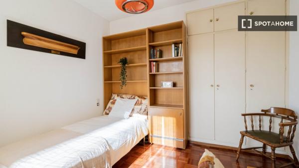 Habitación en apartamento de 4 dormitorios en Madrid