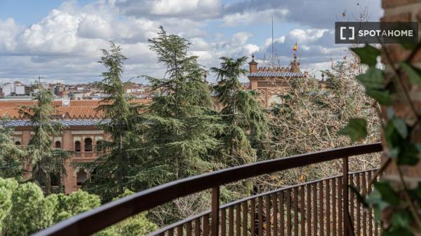 Habitación en apartamento de 4 dormitorios en Madrid