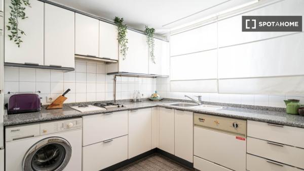 Habitación en apartamento de 4 dormitorios en Madrid