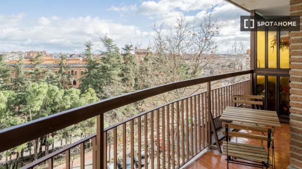 Habitación en apartamento de 4 dormitorios en Madrid