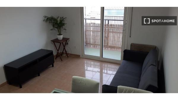 Se alquila habitación en apartamento de 3 dormitorios en Barcelona