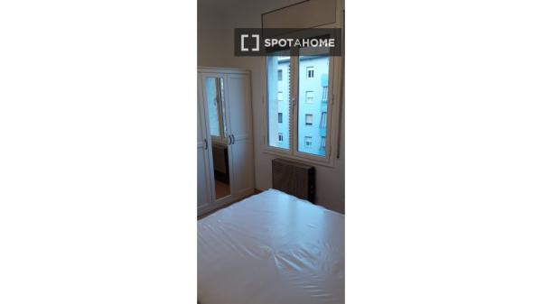 Se alquila habitación en apartamento de 3 dormitorios en Barcelona