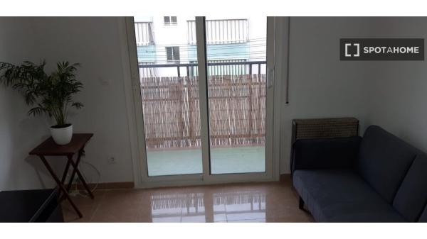 Zimmer zu vermieten in 3-Zimmer-Wohnung in Barcelona