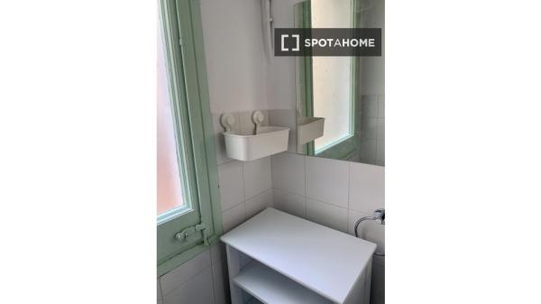 Habitación en piso compartido en barcelona.