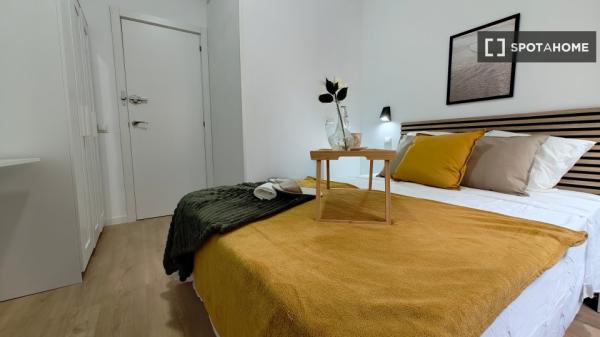 Habitación en piso compartido en madrid.