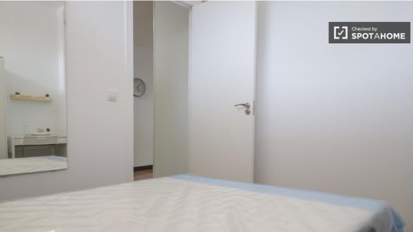 Chambre à louer dans un appartement de 7 chambres à Madrid