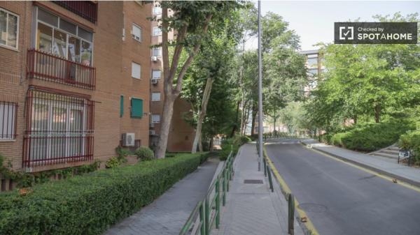 Chambre à louer dans un appartement de 7 chambres à Madrid