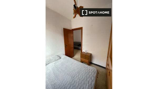 Quarto para alugar em apartamento de 4 quartos em Barcelona