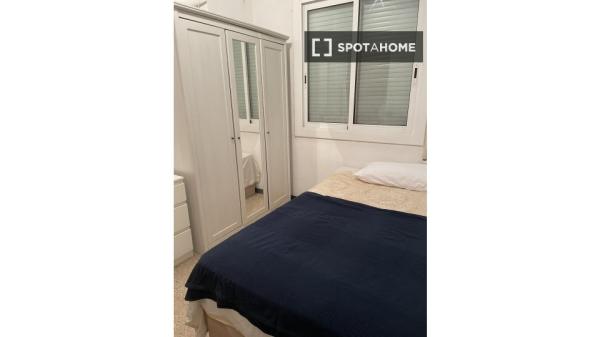 Quarto para alugar em apartamento de 4 quartos em Barcelona