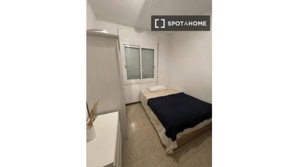 Quarto para alugar em apartamento de 4 quartos em Barcelona