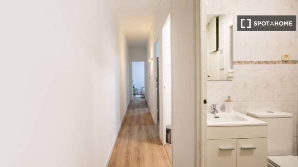 Habitación en piso compartido en barcelona.