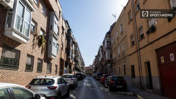 Shared room in 2-bedroom apartment for rent in Usera, Madrid