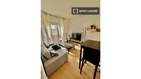 Apartamento entero de 2 dormitorios en Barcelona.