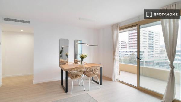 Apartamento moderno frente al Canal Marítimo con plaza de parking