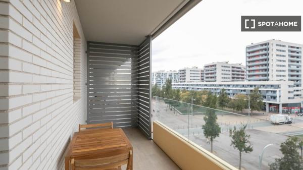 Apartamento moderno frente al Canal Marítimo con plaza de parking