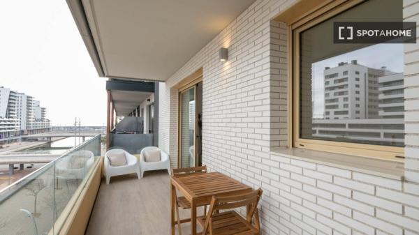 Apartamento moderno frente al Canal Marítimo con plaza de parking