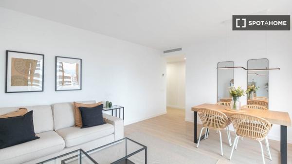 Apartamento moderno frente al Canal Marítimo con plaza de parking