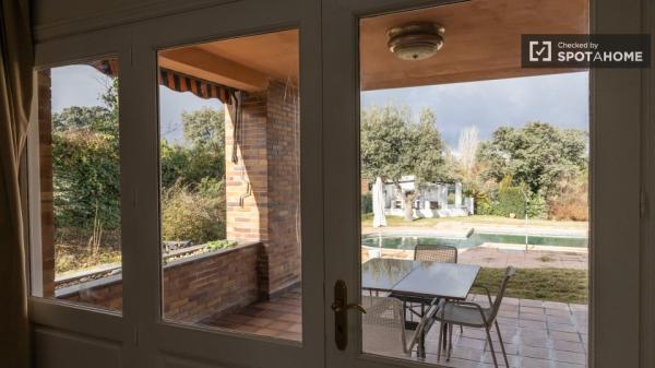 Zimmer zu vermieten in 14-Zimmer-Wohnung in Alcorcón, Madrid