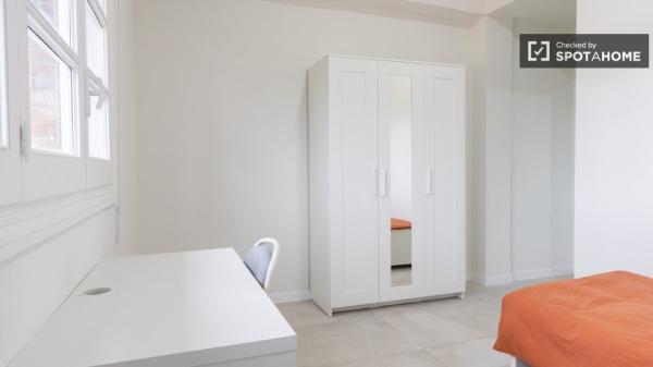 Room for rent in 14-bedroom apartment in Alcorcón, Madrid