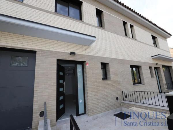 Chalet adosado en venta en calle Joan Cases i Arxer, 27