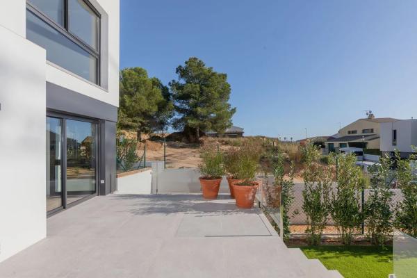 Chalet adosado en venta en calle de la pedrera, 33