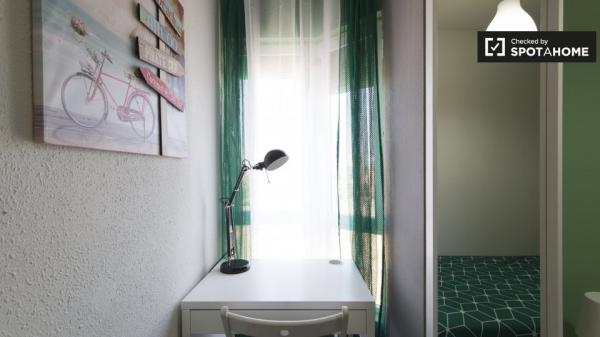 Zimmer in 5-Zimmer-Wohnung in Alcalá de Henares, Madrid