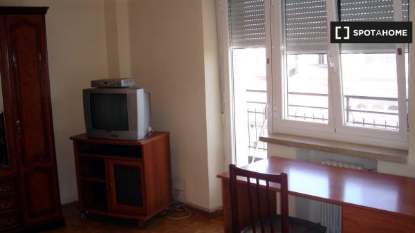 Chambre à louer dans un appartement de 5 lits à Salamanque - Femmes