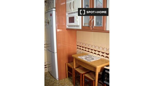 Quiet single room in the center of Salamanca - Females