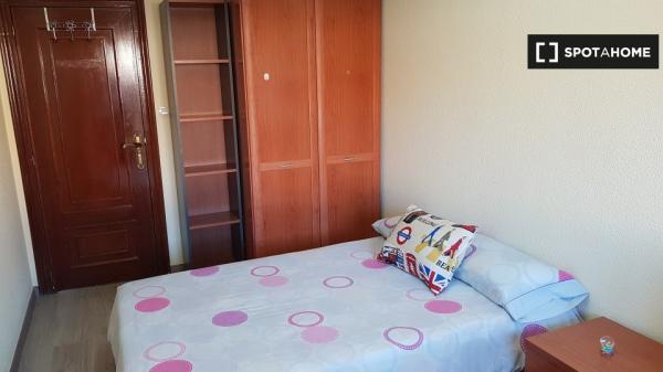 Alquiler de habitaciones en piso de 4 habitaciones en Salamanca - Mujeres