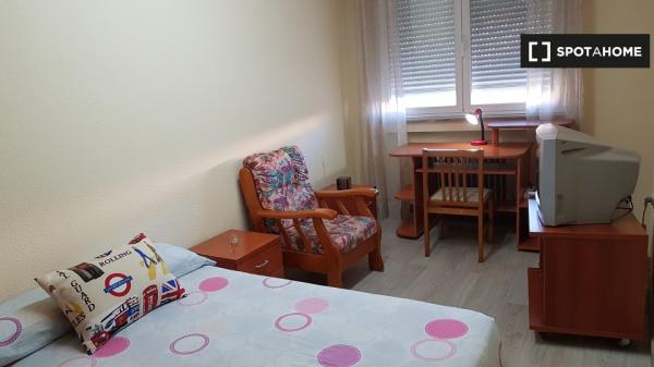 Alquiler de habitaciones en piso de 4 habitaciones en Salamanca - Mujeres