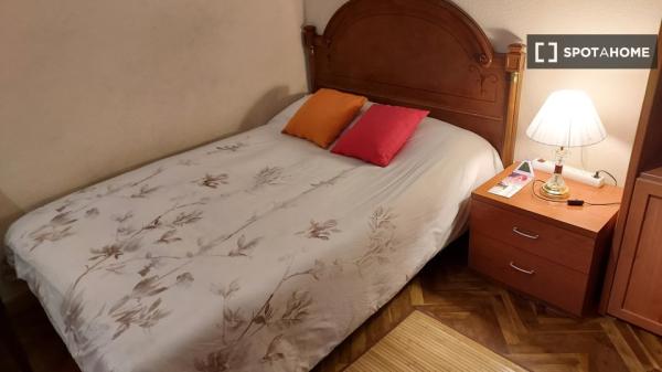 Cozy single room in the center of Salamanca - Females