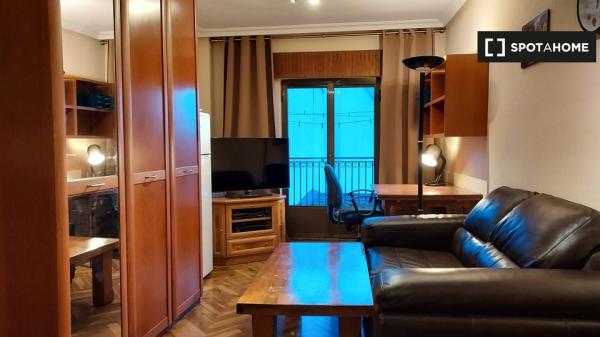 Cozy single room in the center of Salamanca - Females