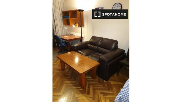 Cozy single room in the center of Salamanca - Females