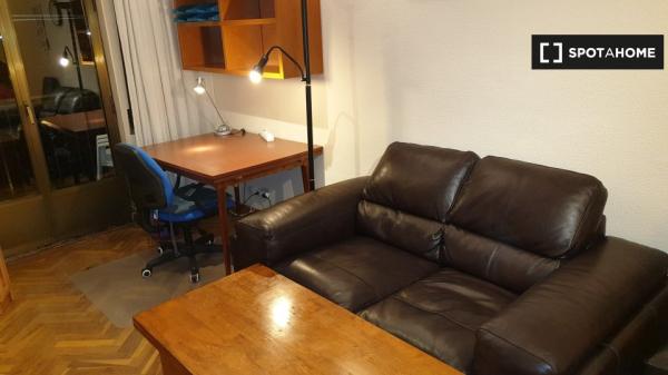 Cozy single room in the center of Salamanca - Females