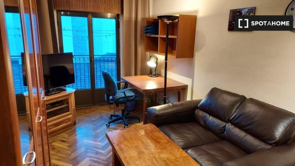 Cozy single room in the center of Salamanca - Females