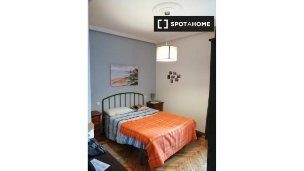 Room in shared apartment in Oviedo