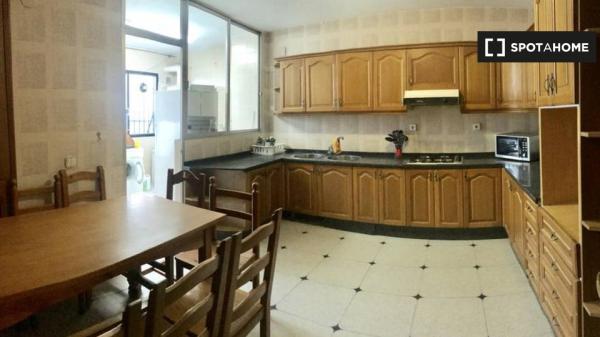 Spacious student room in the best area of Cordoba